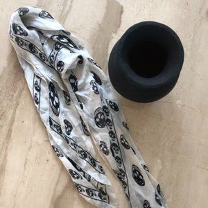 Alexander McQueen Women's Classic Silk Blend Skull Scarf in Ivory/Black